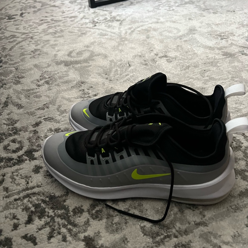 Boys nikes